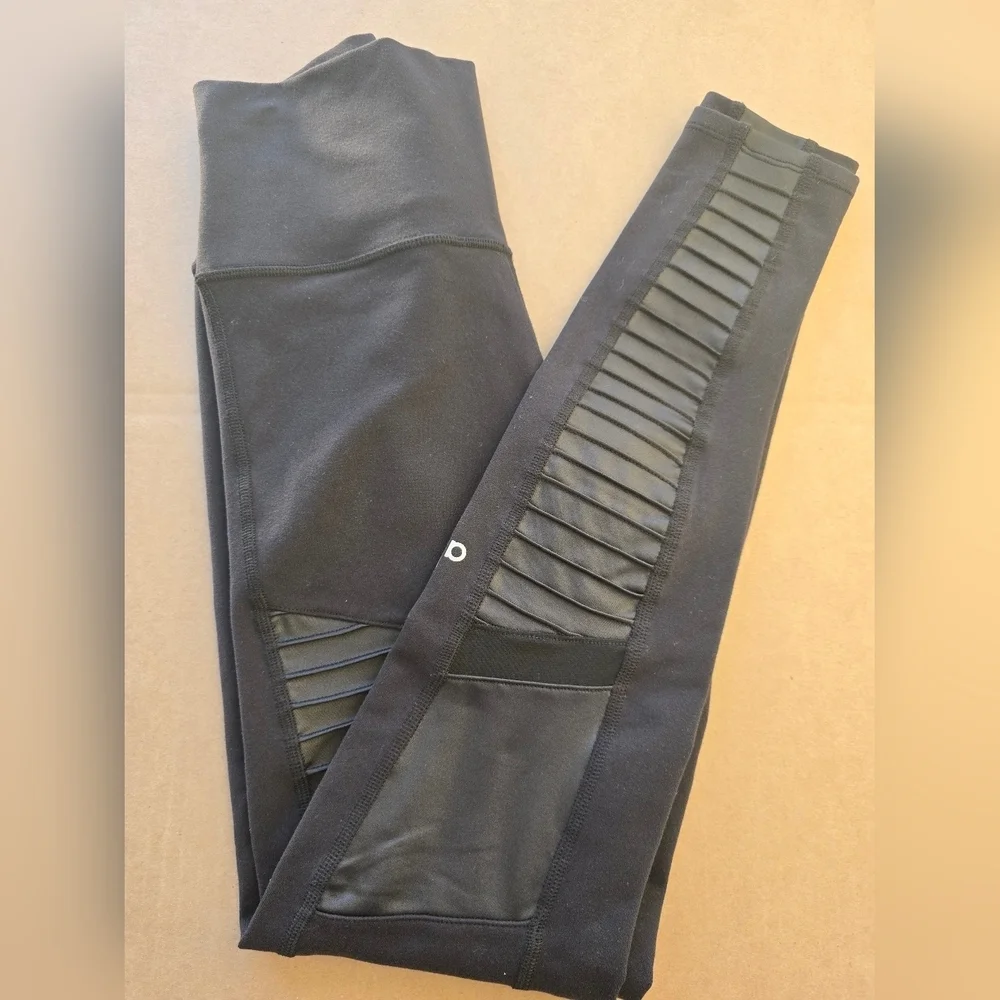 ALO Yoga Black Leggings with Textured Panels
